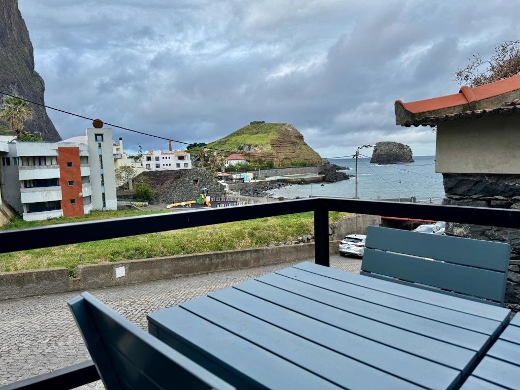 Sea Breeze Boutique House — terraço com vista mar